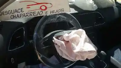 Véhicule à la ferraille seat leon st (5f8) style de l'année 2016 alimenté crl