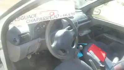 Здавання транспортного засобу renault   року 1998 потужний f8q