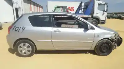 Veículo de Sucata toyota corolla (e12) 2.0 d-4d linea sol berlina do ano 2002 alimentado 1cdftv