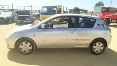 Veículo de Sucata toyota corolla (e12) 2.0 d-4d linea sol berlina do ano 2002 alimentado 1cdftv