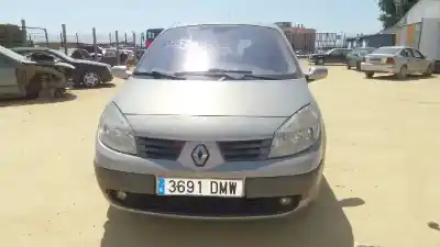 Vehículo de desguace RENAULT SCENIC II Authentique del año 2005 con motor F9Q D8