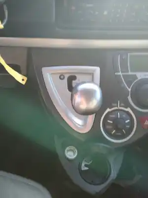 Veículo de Sucata citroen c8 3.0 v6 exclusive automático do ano 2003 alimentado xfw