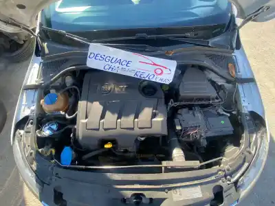 Veículo de Sucata skoda rapid active do ano 2015 alimentado cay