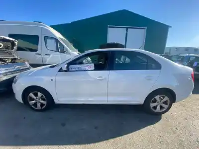 Veículo de Sucata skoda rapid active do ano 2015 alimentado cay