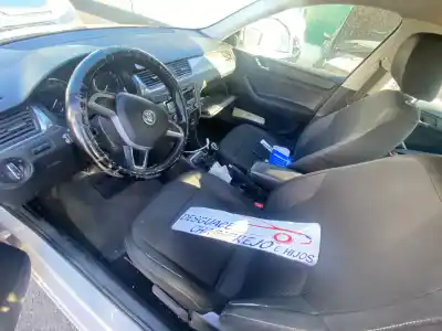 Veículo de Sucata skoda rapid active do ano 2015 alimentado cay