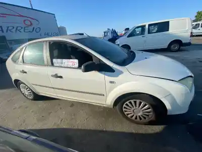 Veículo de Sucata ford focus berlina (cap) ambiente (d) do ano 2005 alimentado hwda