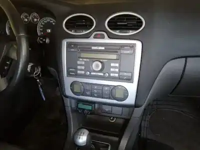 Sloopvoertuig ford focus berlina (cap) 1.6 16v cat van het jaar 2006 aangedreven hwda