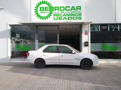 Verschrottungsfahrzeug PEUGEOT 306 (7B, N3, N5)  des Jahres 2002 angetrieben WJZDW8