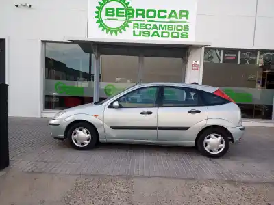 Verschrottungsfahrzeug FORD FOCUS I SEDÁN (DFW)  des Jahres 2004 angetrieben C9DC