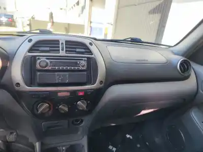 Здавання транспортного засобу toyota rav 4 (a2) 2.0 luna 4x4 (2003->) року 2000 потужний 1azfe