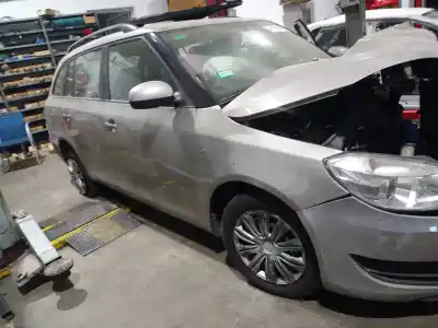 Veicolo di demolizione SKODA FABIA (5J2 )  dell'anno 2013 alimentato CAYA
