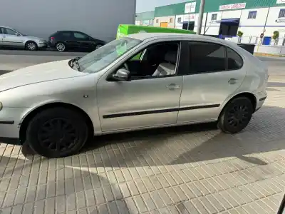 Здавання транспортного засобу seat leon (1m1) stella року 2002 потужний axp