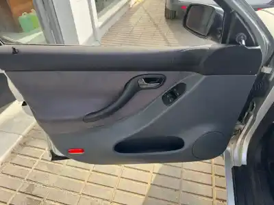 Здавання транспортного засобу seat leon (1m1) stella року 2002 потужний axp