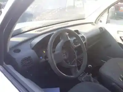 Sloopvoertuig opel combo familiar van het jaar 2003 aangedreven y17dtl