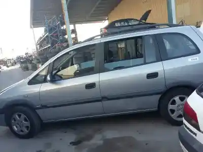 Sloopvoertuig opel zafira a elegance van het jaar 2002 aangedreven z18xe