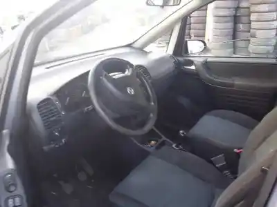 Sloopvoertuig opel zafira a elegance van het jaar 2002 aangedreven z18xe