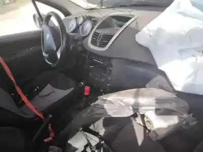 Veículo de Sucata peugeot 207 confort do ano 2007 alimentado 9h06