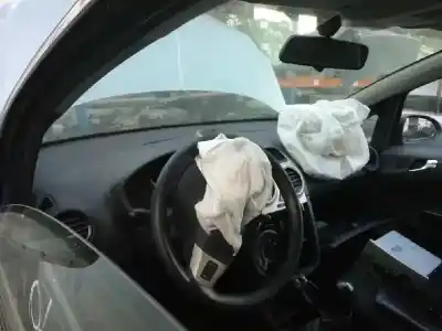 Véhicule à la ferraille opel corsa d cosmo de l'année 2010 alimenté z12xep