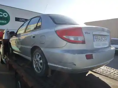 Veículo de Sucata kia rio ls berlina do ano 2004 alimentado a3d