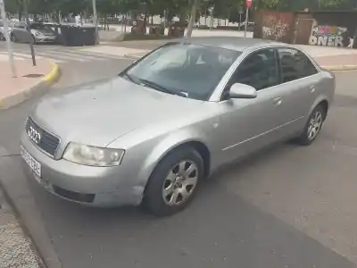 Veículo de Sucata audi a4 berlina (8e) 1.9 tdi (96kw) do ano 2002 alimentado awx