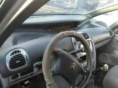 Vehicul casat citroen xsara picasso 2.0 hdi vivace al anului 2003 alimentat rhy