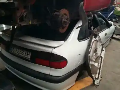 Veículo de Sucata renault laguna (b56) 2.2 diesel do ano 1995 alimentado g8t