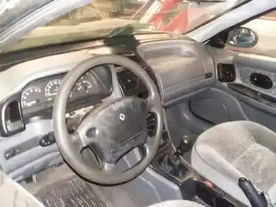 Veículo de Sucata renault laguna (b56) 2.2 diesel do ano 1995 alimentado g8t