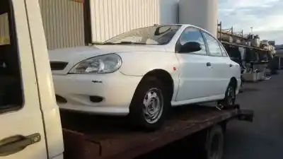 Veículo de Sucata kia rio ls berlina do ano 2001 alimentado a3a