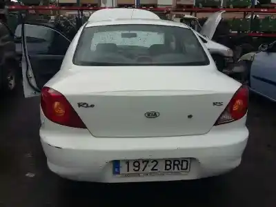 Veículo de Sucata kia rio ls berlina do ano 2001 alimentado a3a