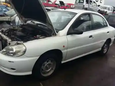 Veículo de Sucata kia rio ls berlina do ano 2001 alimentado a3a