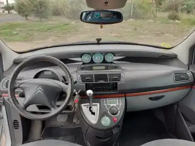 Veículo de Sucata citroen c8 2.0 16v sx automático do ano 2003 alimentado rfnew10j4