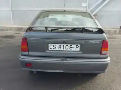 Sloopvoertuig opel kadett e gls berlina van het jaar 1987 aangedreven 16sv
