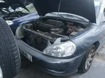 Veículo de Sucata kia rio ls berlina do ano 2001 alimentado a5d