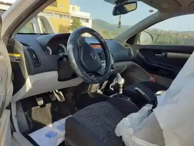 Veículo de Sucata kia cee´d emotion do ano 2009 alimentado d4fb