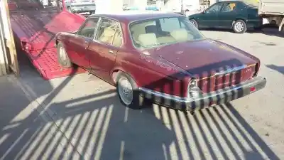 Véhicule à la ferraille jaguar xj 6 4.2 de l'année 1985 alimenté 8l