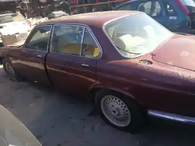 Véhicule à la ferraille jaguar xj 6 4.2 de l'année 1985 alimenté 8l