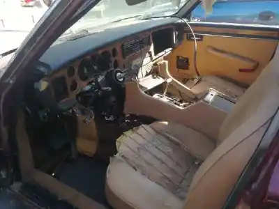 Véhicule à la ferraille jaguar xj 6 4.2 de l'année 1985 alimenté 8l