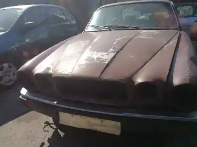 Véhicule à la ferraille jaguar xj 6 4.2 de l'année 1985 alimenté 8l