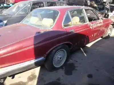 Véhicule à la ferraille jaguar xj 6 4.2 de l'année 1985 alimenté 8l
