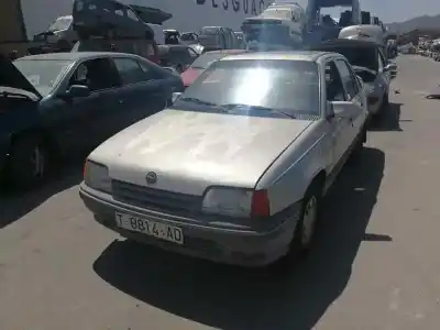 Veicolo di demolizione OPEL KADETT E GLS Berlina dell'anno 1991 alimentato 16SV