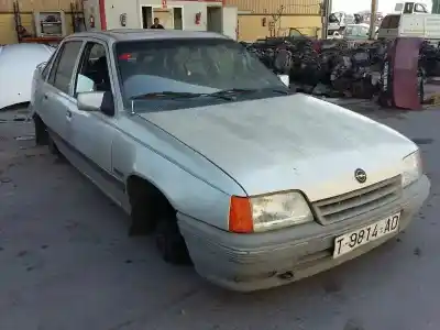 Sloopvoertuig opel kadett e gls berlina van het jaar 1991 aangedreven 16sv