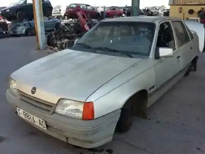 Sloopvoertuig opel kadett e gls berlina van het jaar 1991 aangedreven 16sv
