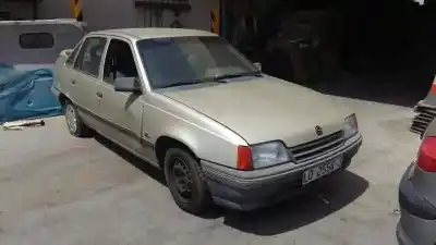 Veicolo di demolizione OPEL KADETT E GL Berlina dell'anno 1989 alimentato C14NZ