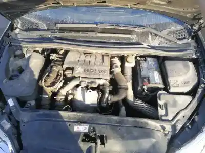 Veículo de Sucata citroen c4 coupe vtr do ano 2004 alimentado 9hxdv6ated4