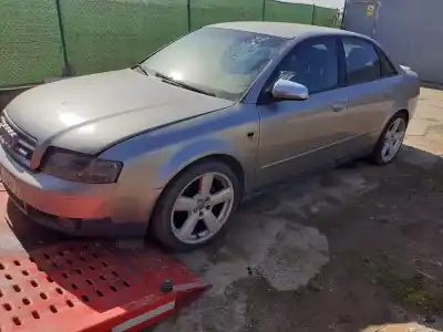 Veículo de Sucata audi a4 berlina (8e) 1.9 tdi (96kw) do ano 2006 alimentado awx