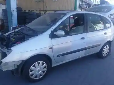 Véhicule à la ferraille renault scénic i monospace (ja0/1_, fa0_) 1.9 dti (ja1u) de l'année 2001 alimenté f9q744