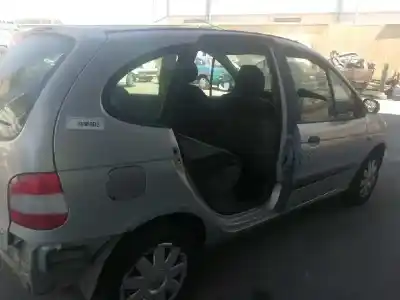 Véhicule à la ferraille renault scénic i monospace (ja0/1_, fa0_) 1.9 dti (ja1u) de l'année 2001 alimenté f9q744
