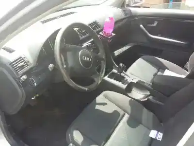 Veículo de Sucata audi a4 berlina (8e) 2.0 fsi do ano 2003 alimentado awa