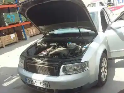 Veículo de Sucata audi a4 berlina (8e) 2.0 fsi do ano 2003 alimentado awa