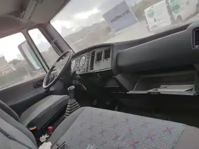 Sloopvoertuig nissan atleon 120 atleon 120 van het jaar 2002 aangedreven bd30